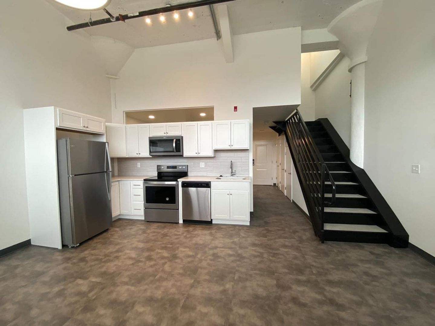 Springfield Apartment: 151 Chestnut St