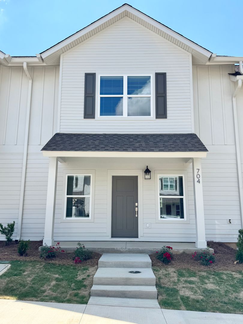 Opelika House: 3260 Academy Dr Unit 704