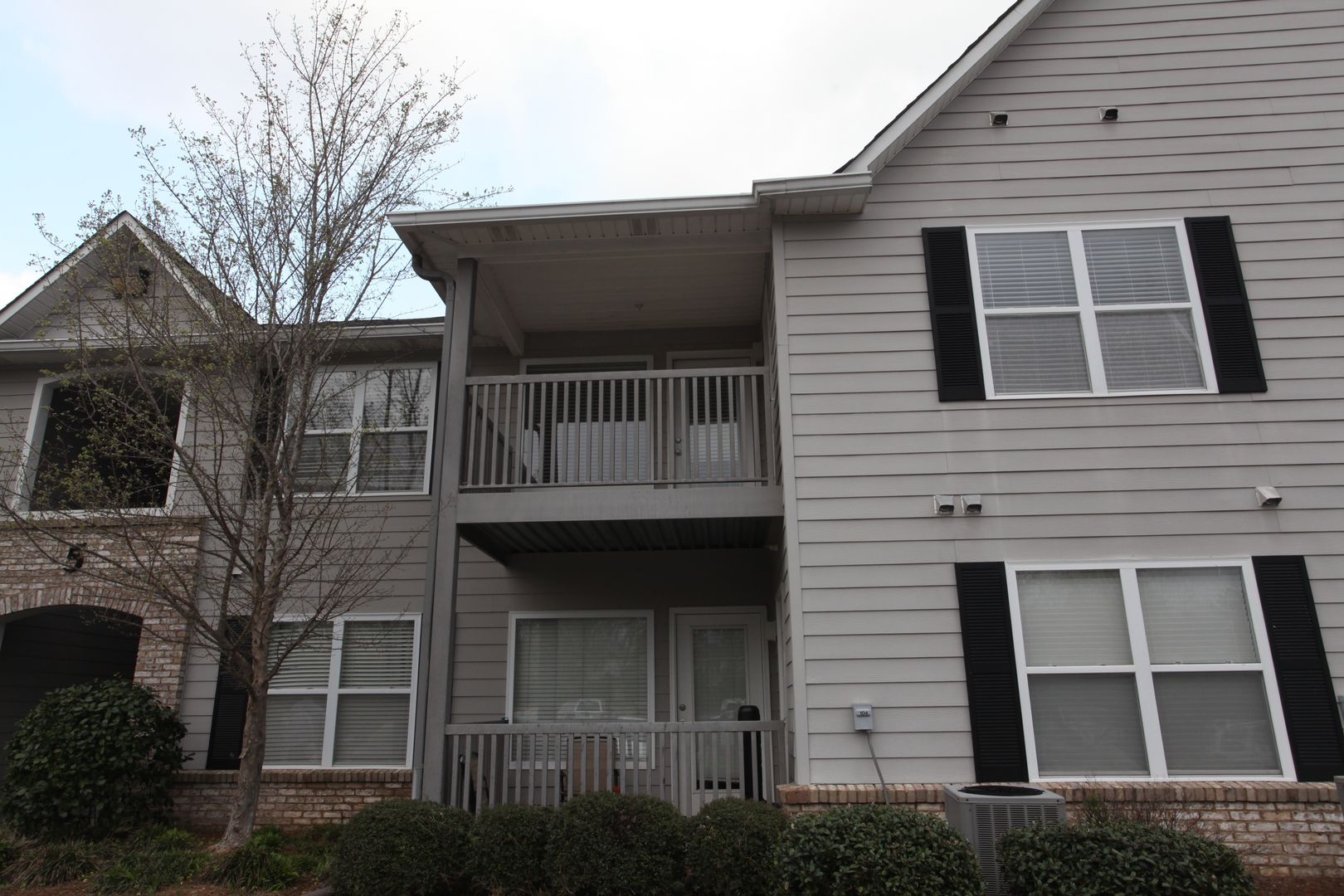 Auburn House: 1385 S Donahue Drive 5-204