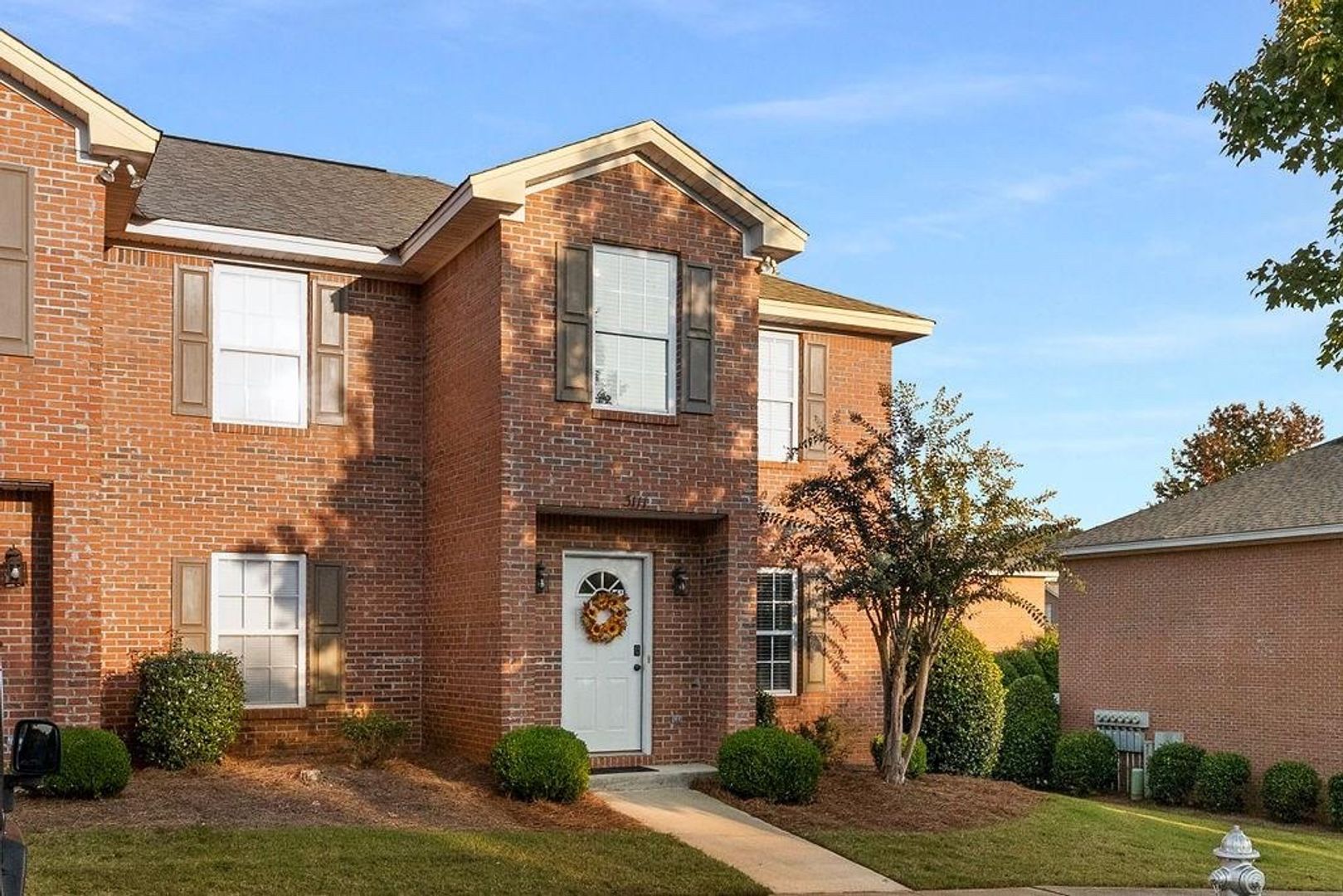 Auburn House: 1477 N Donahue Unit 3111