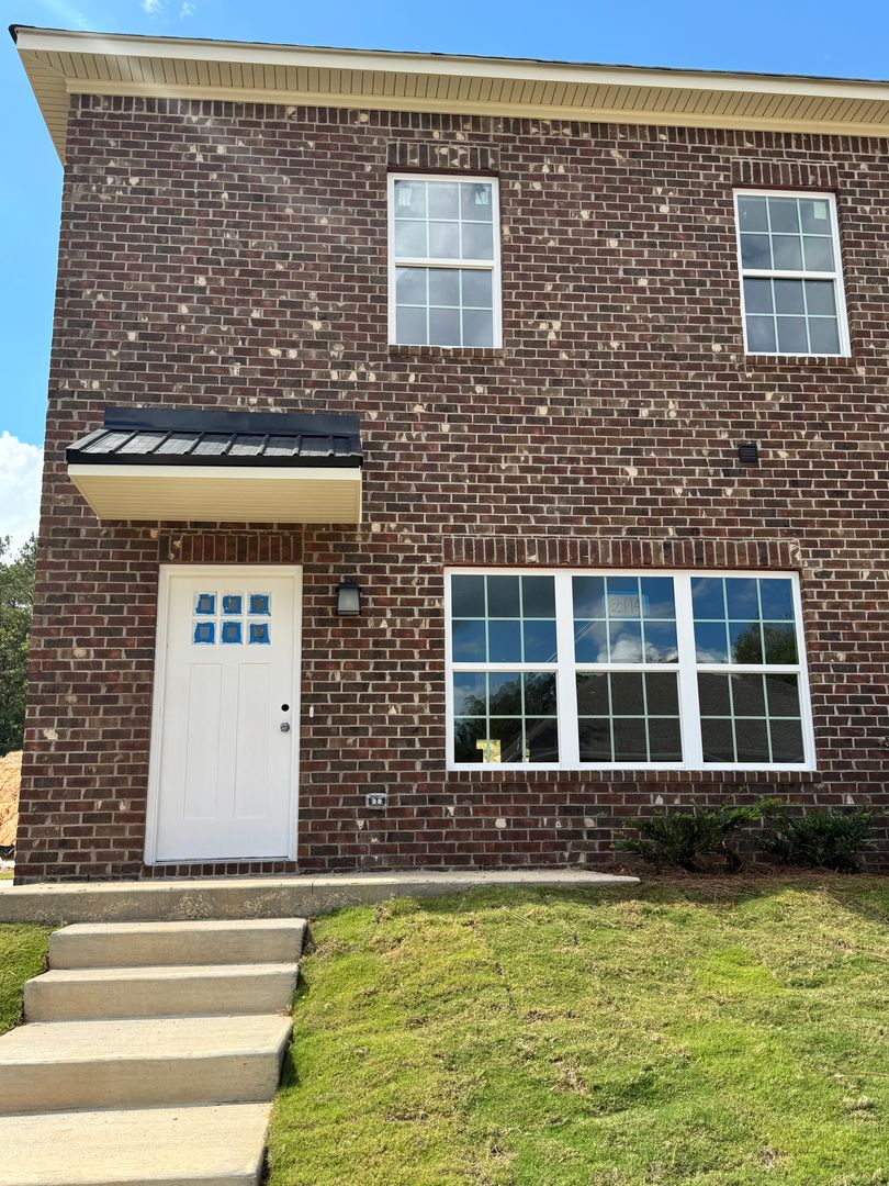 Auburn Apartment: Downs Way