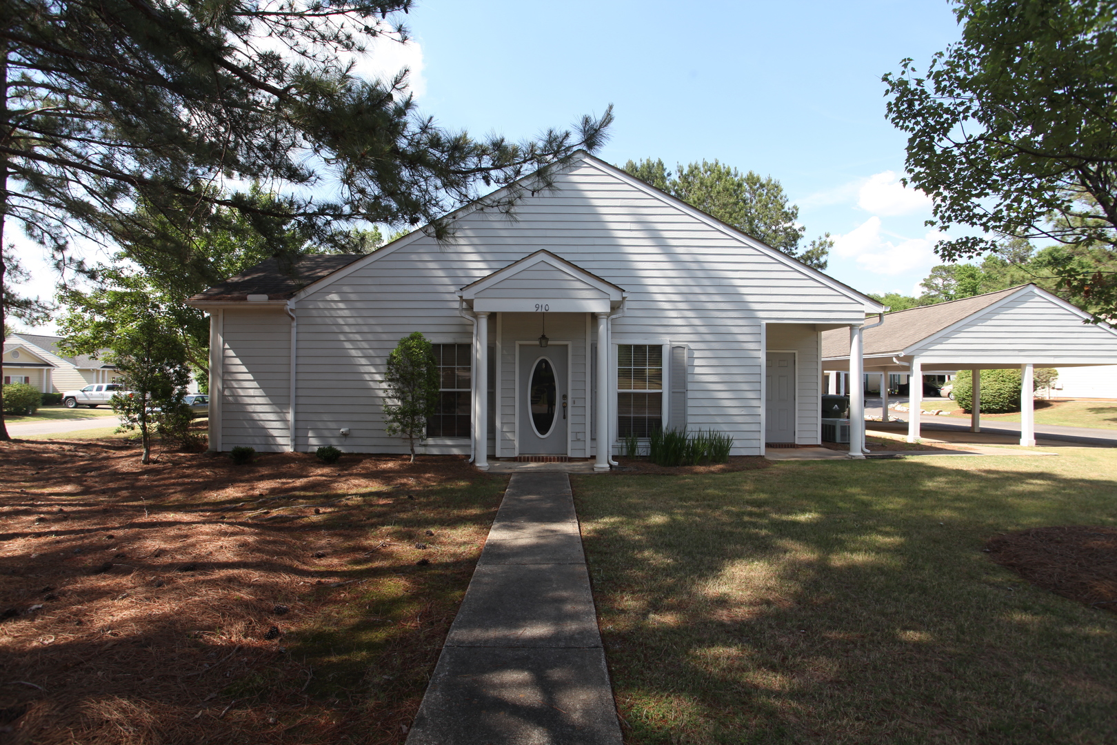 Auburn House: 910 Harvard Place