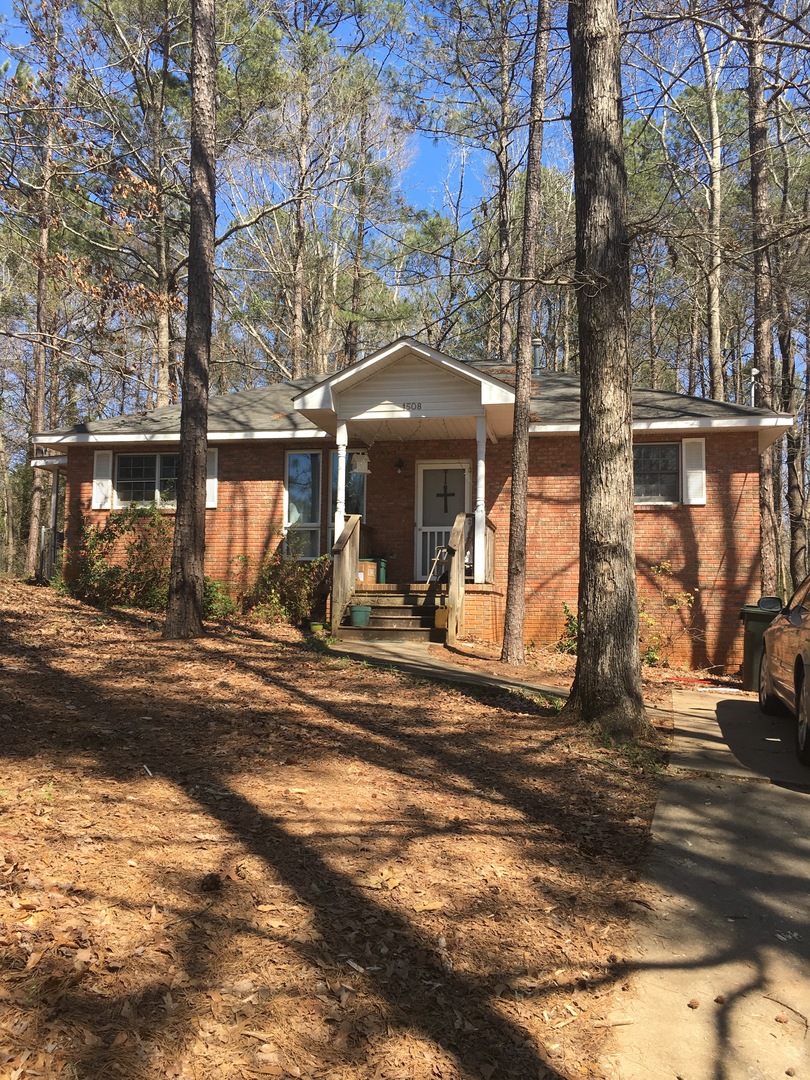 Auburn House: 1508 Millbranch Drive