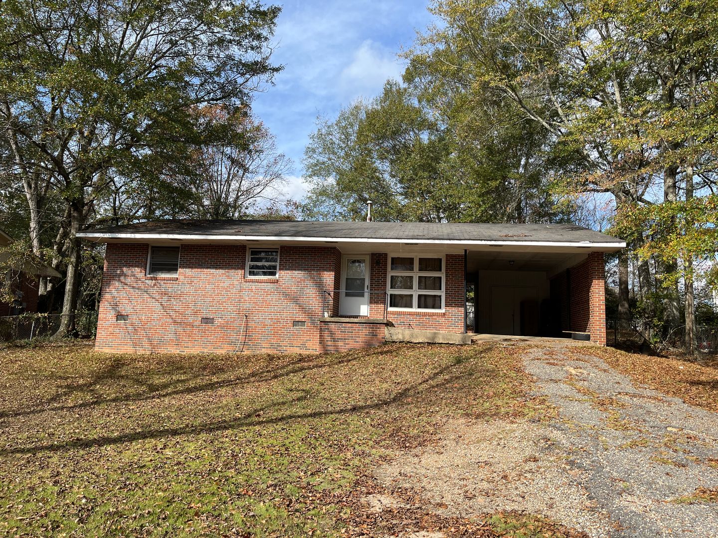 Auburn House: 219 Summerhill Rd