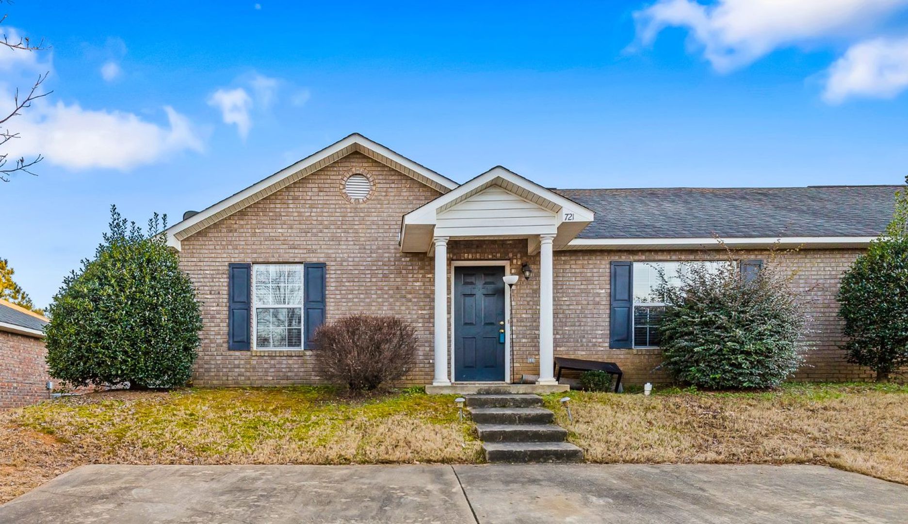 Auburn House: 749 Yeager Lane