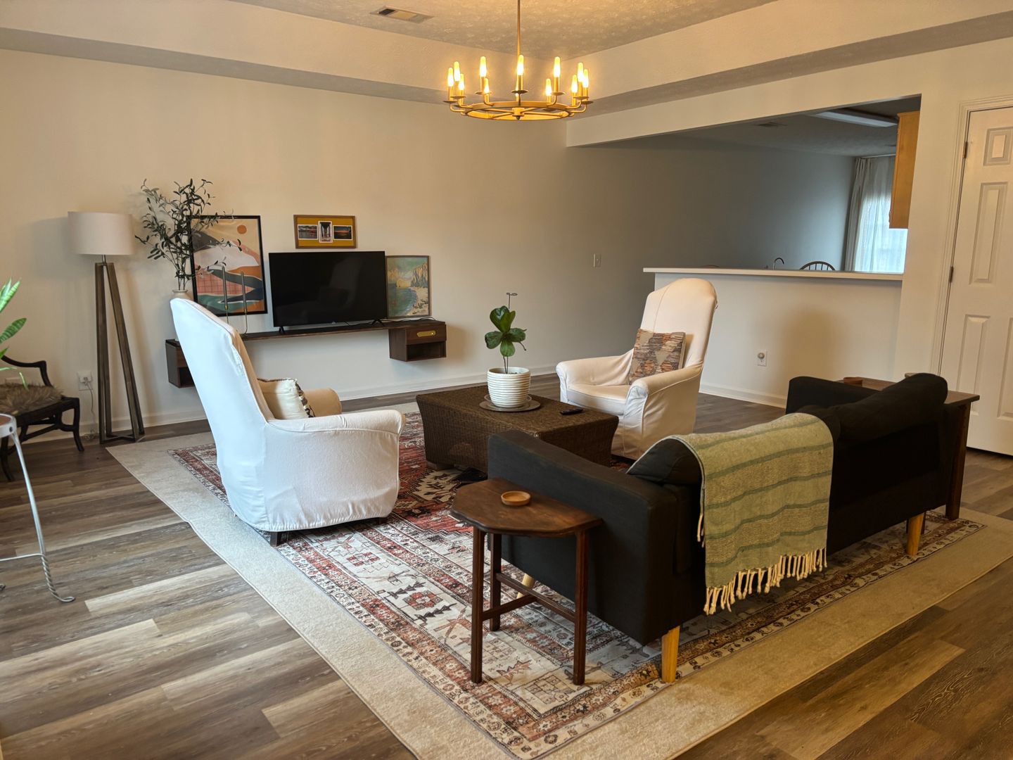 Auburn House: 700 Ethan Lane