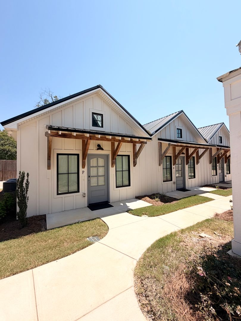 Auburn House: 310 E Thach Ave Unit P