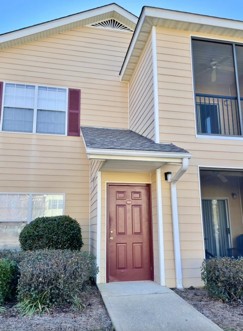 Auburn House: 447 W Longleaf Drive