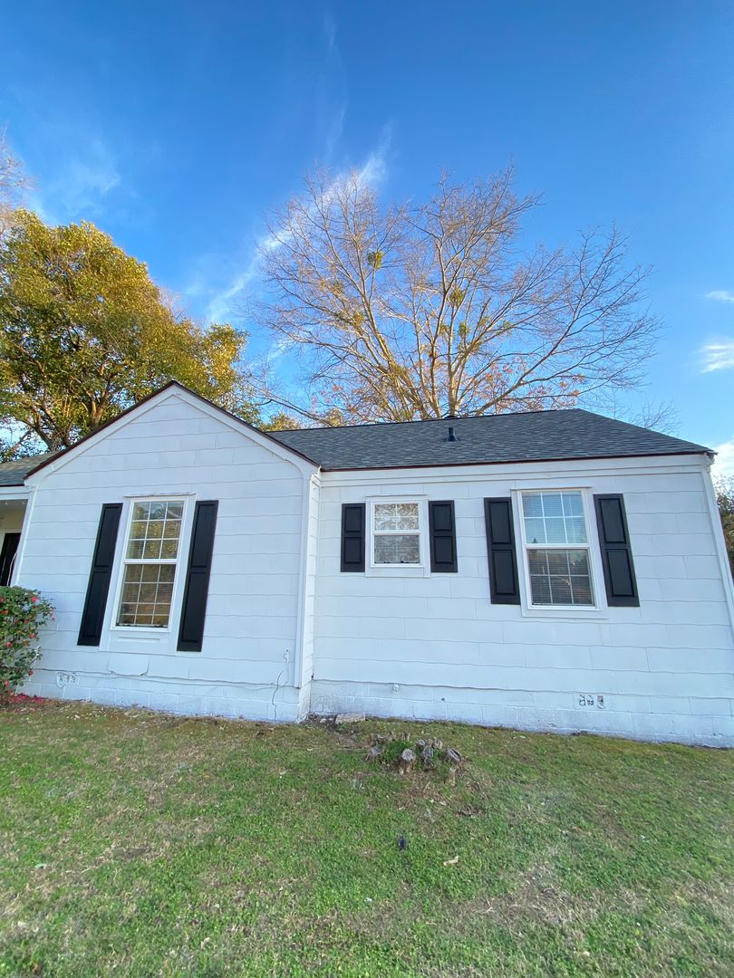 Auburn House: 830 E Glenn Ave