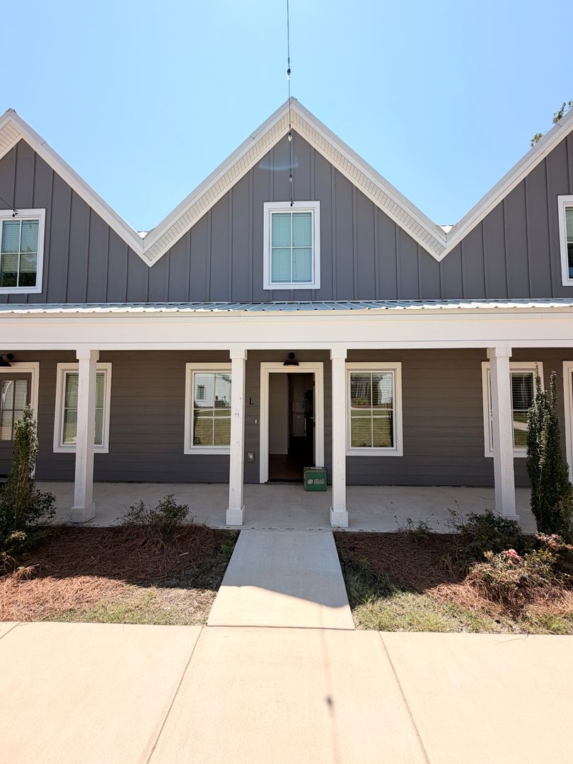 Auburn House: 310 E Thach Ave Unit L