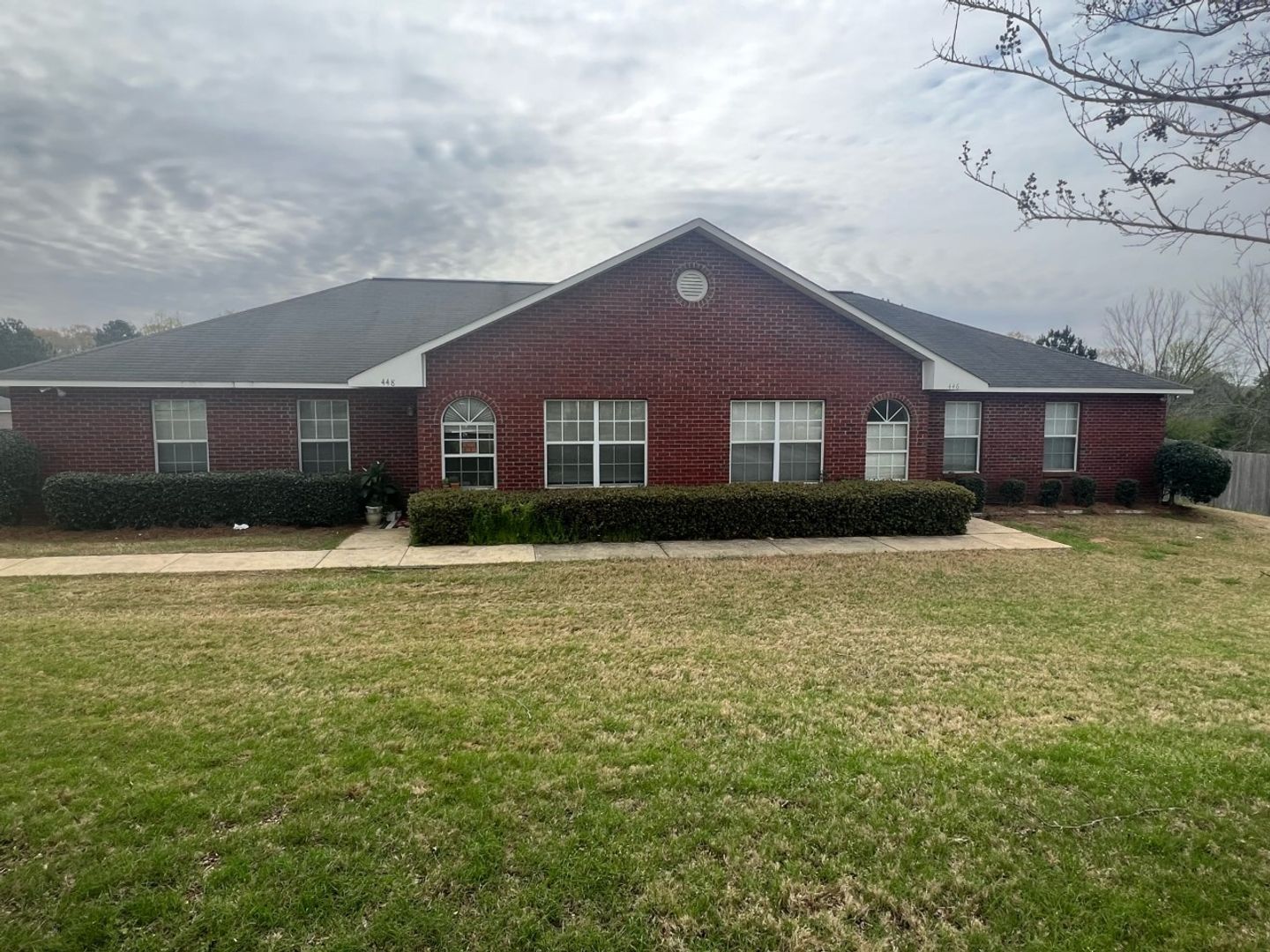 Auburn House: 448 E Veterans Pkwy