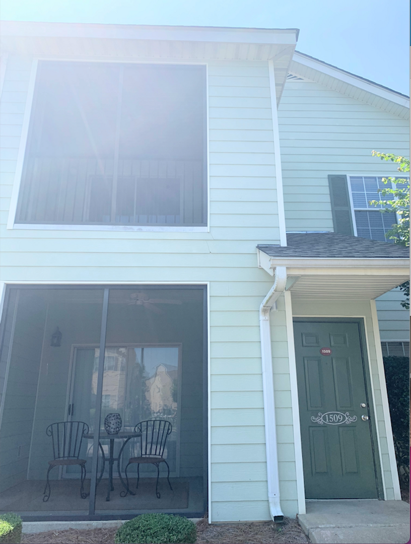 Auburn House: 447 W Longleaf Drive