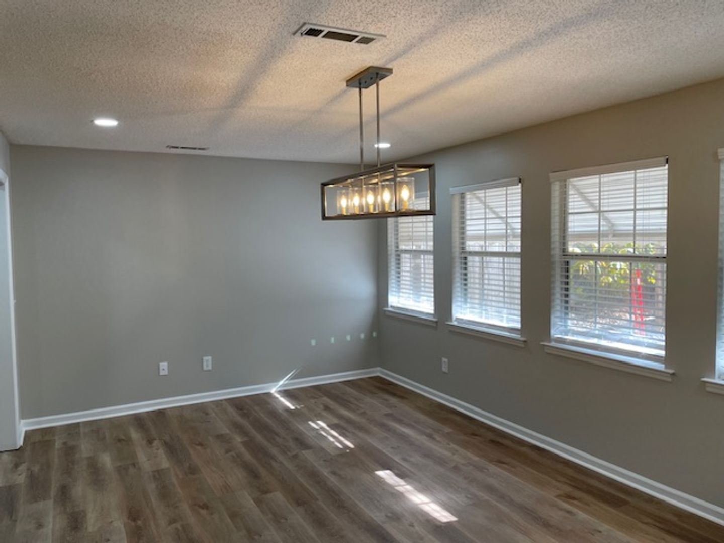 Opelika House: 2120 Henderson Dr