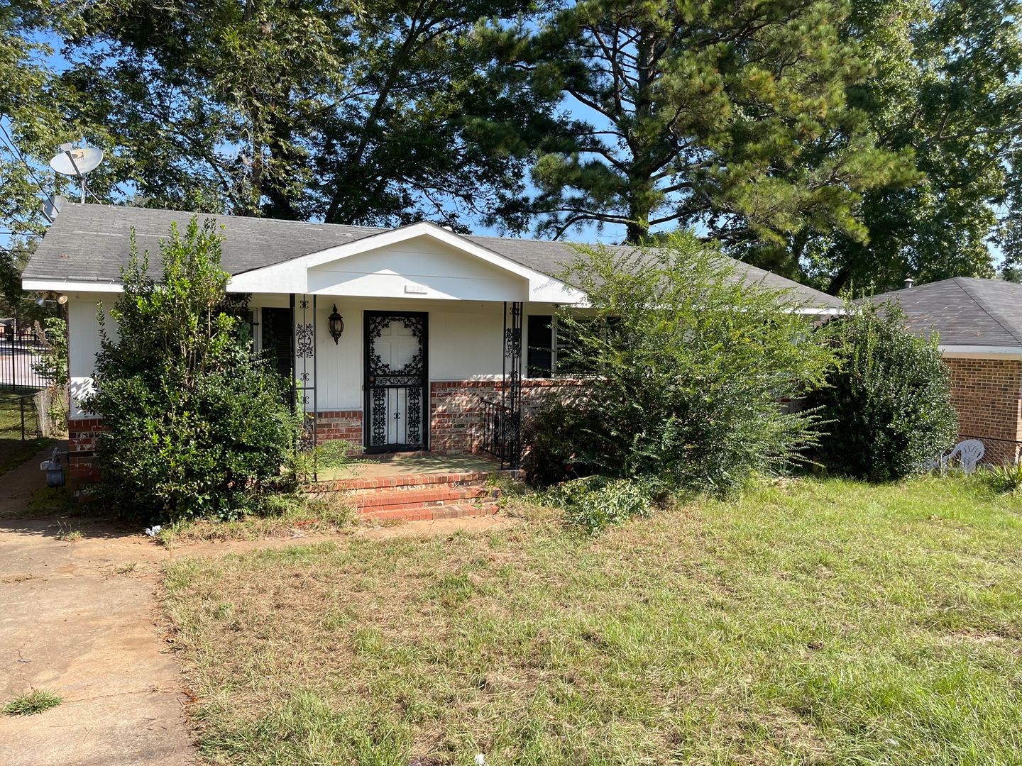Opelika House: 220 Vero Ct