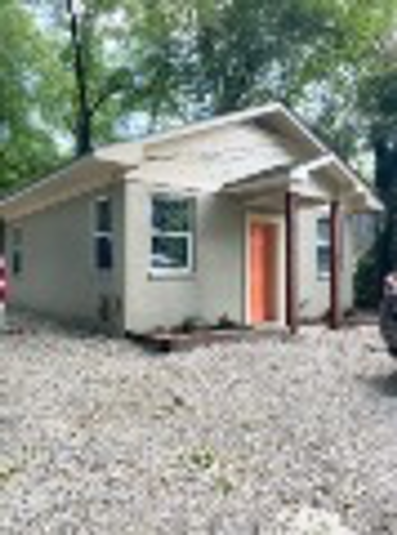 Auburn Apartment: 115 W Drake Ave