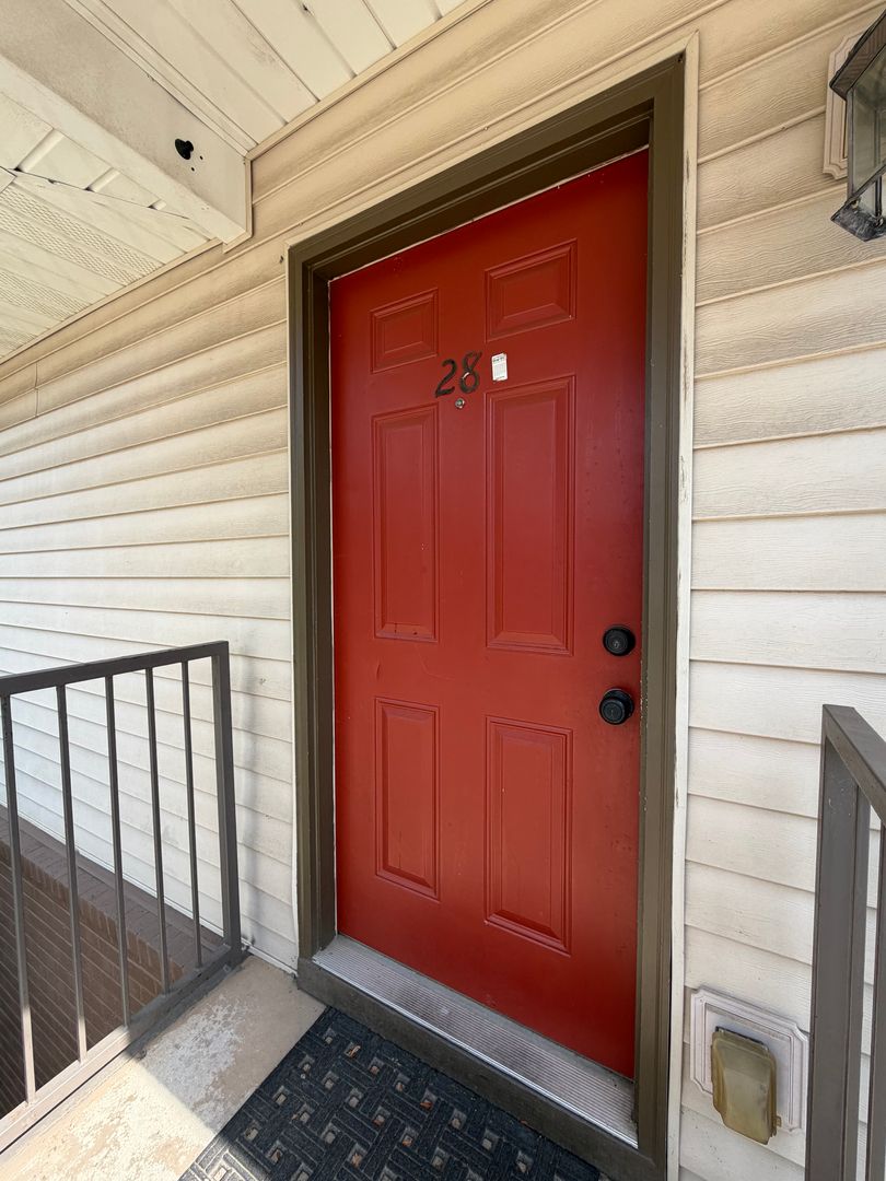 Auburn House: 449 N Donahue Dr Unit D 28