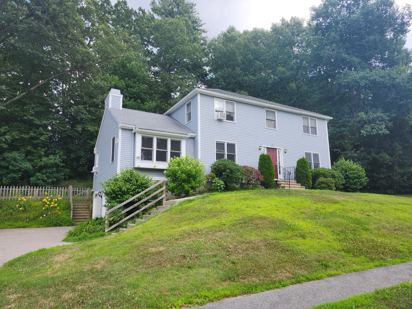 4 bedroom 2.5 bath Single Family in Shrewsbury