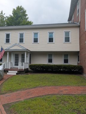 Beautiful & Spacious 3-Bedroom, 1.5-Bath Condo – Available October 1st!