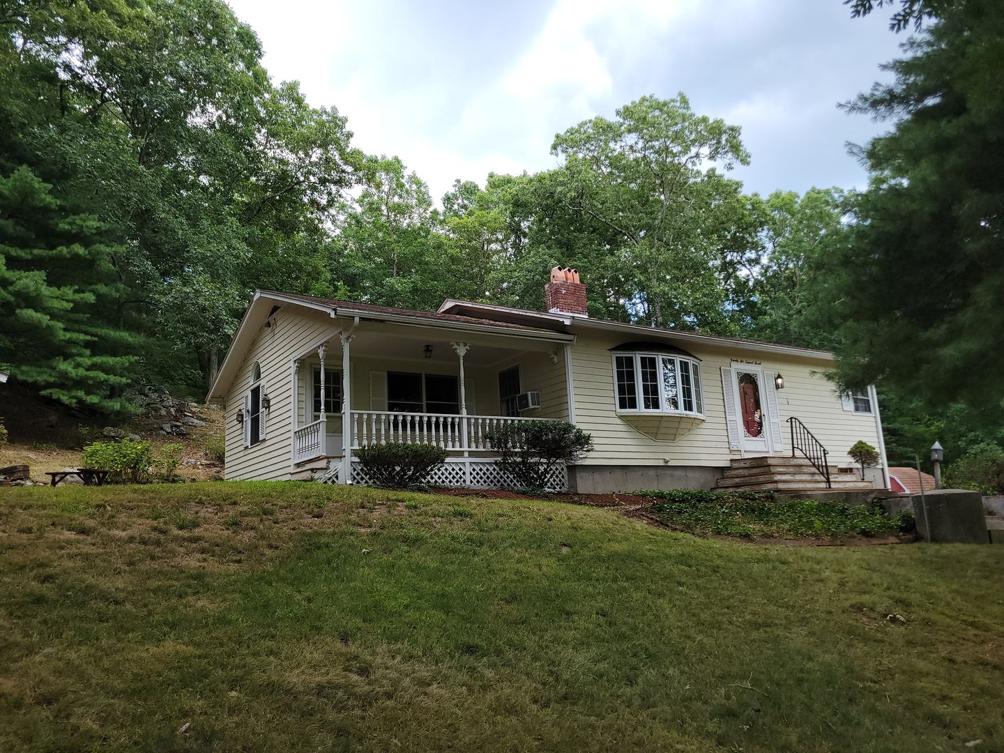 Mendon House: 26 Quisset Road
