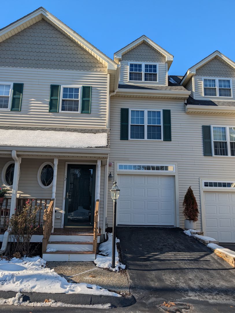 Shrewsbury Townhome: 67 N. Quinsigamond Ave. #12