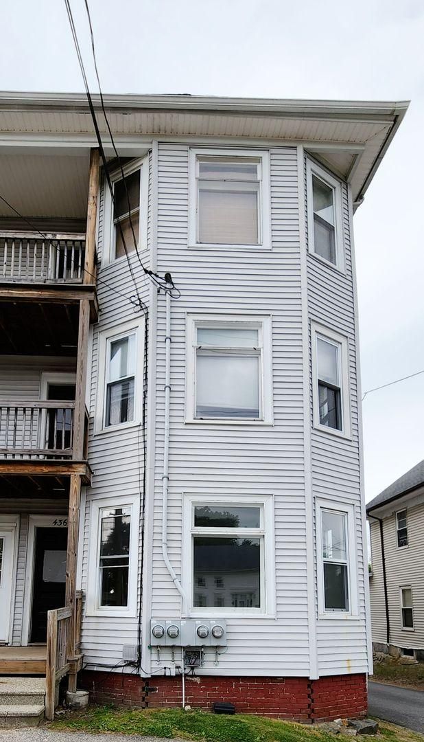 Webster Apartment: 436 School St.