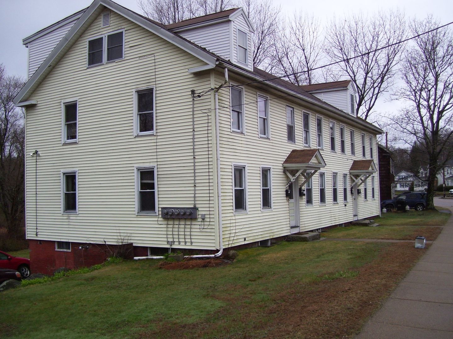 Uxbridge Apartment: 145 Mendon St.