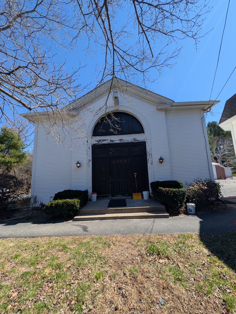 Uxbridge Apartment: 240 South Main Street