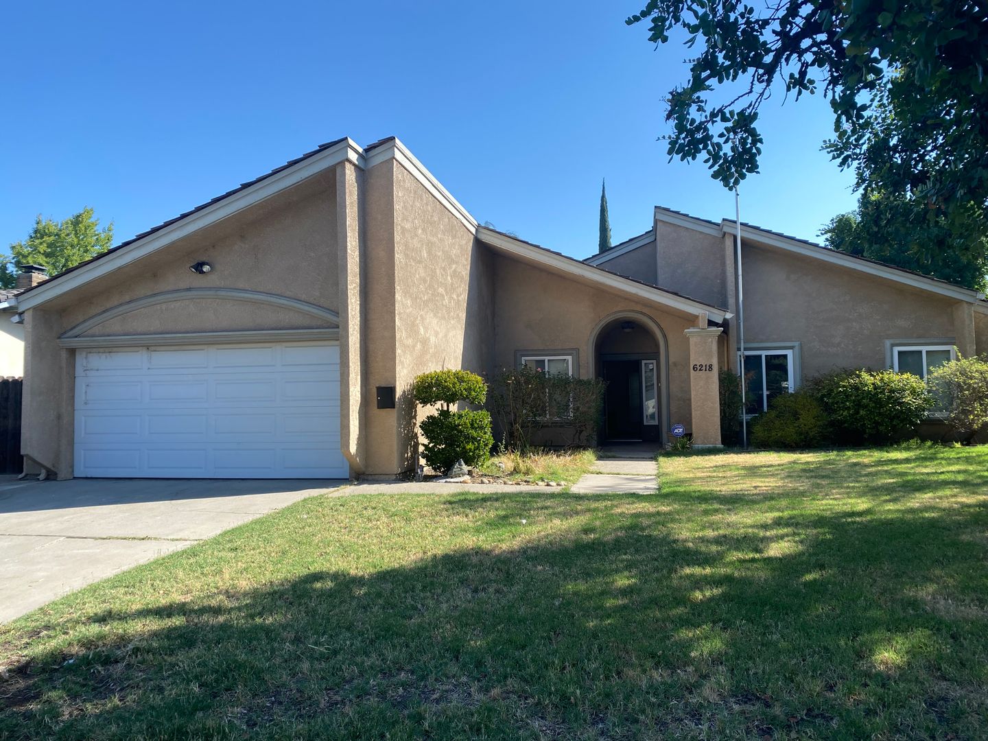 Stockton House: 6218 Embarcadero Dr