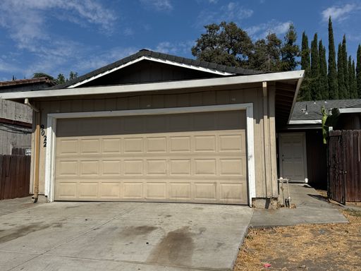 Three Bed, Two Bath Duplex Unit In North Stockton – photo 1