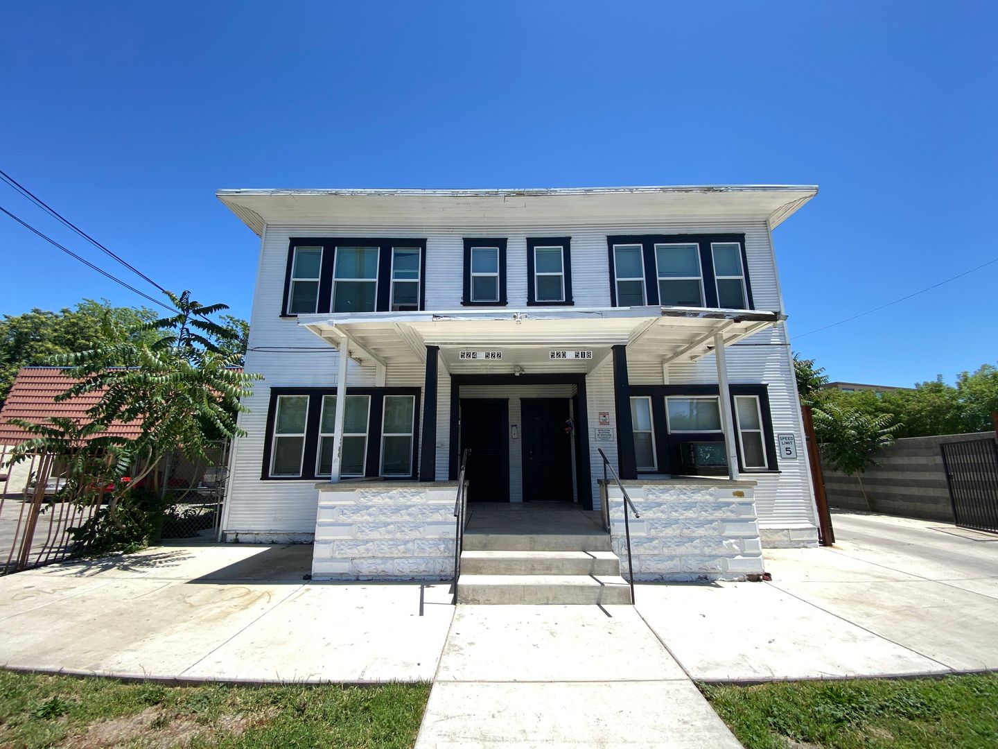 Stockton Apartment: 522 N Monroe St