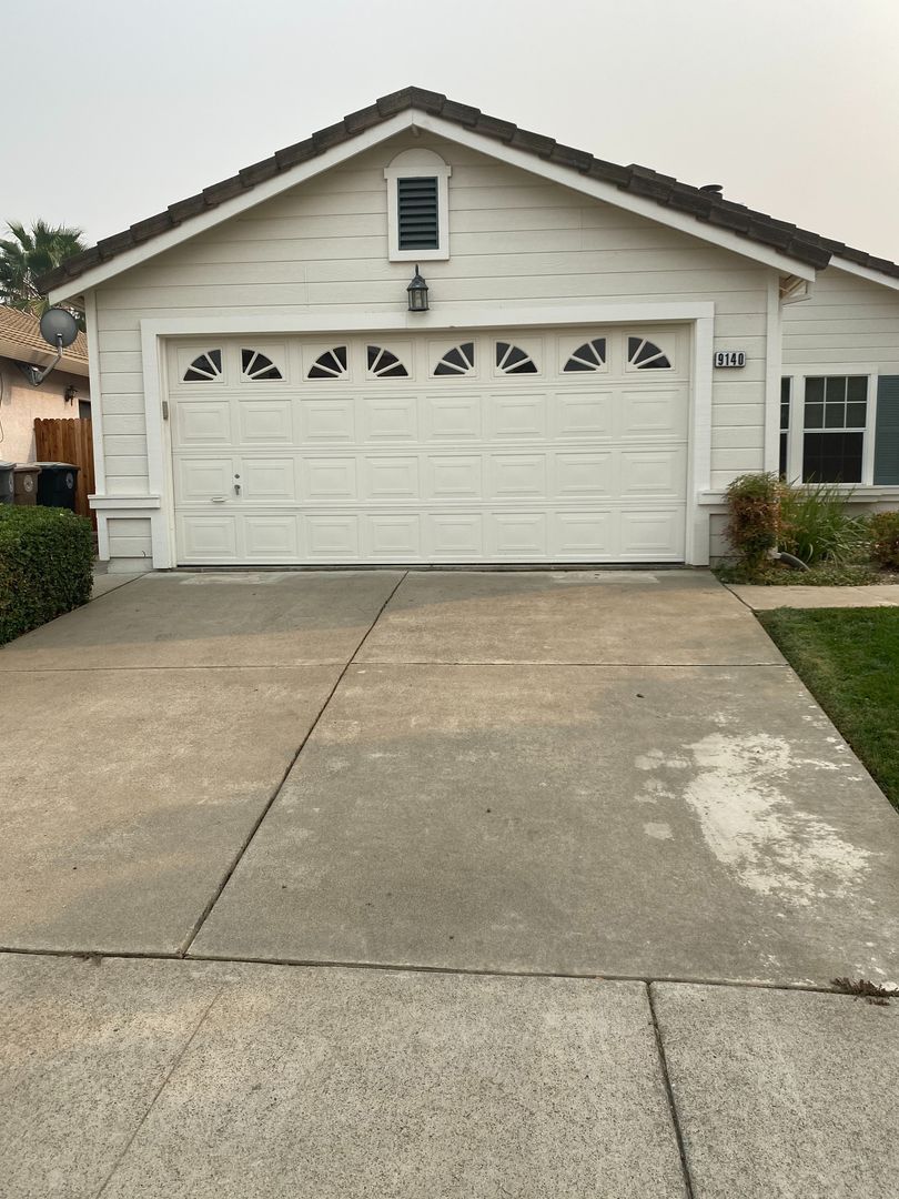 Elk Grove House: 9140 Bristol Plaza Way