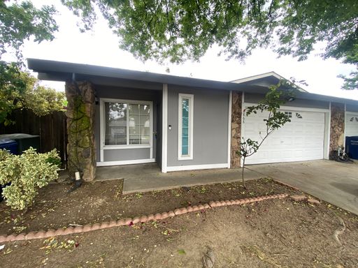 Cute Two Bedroom Deplex! – photo 1