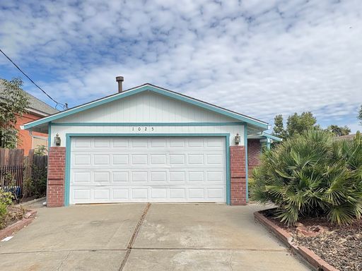 Charming Three-Bedroom, Two-Bathroom Home – photo 1