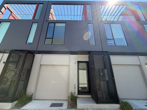 Beautiful Nineth & Broadway Duplex – photo 1
