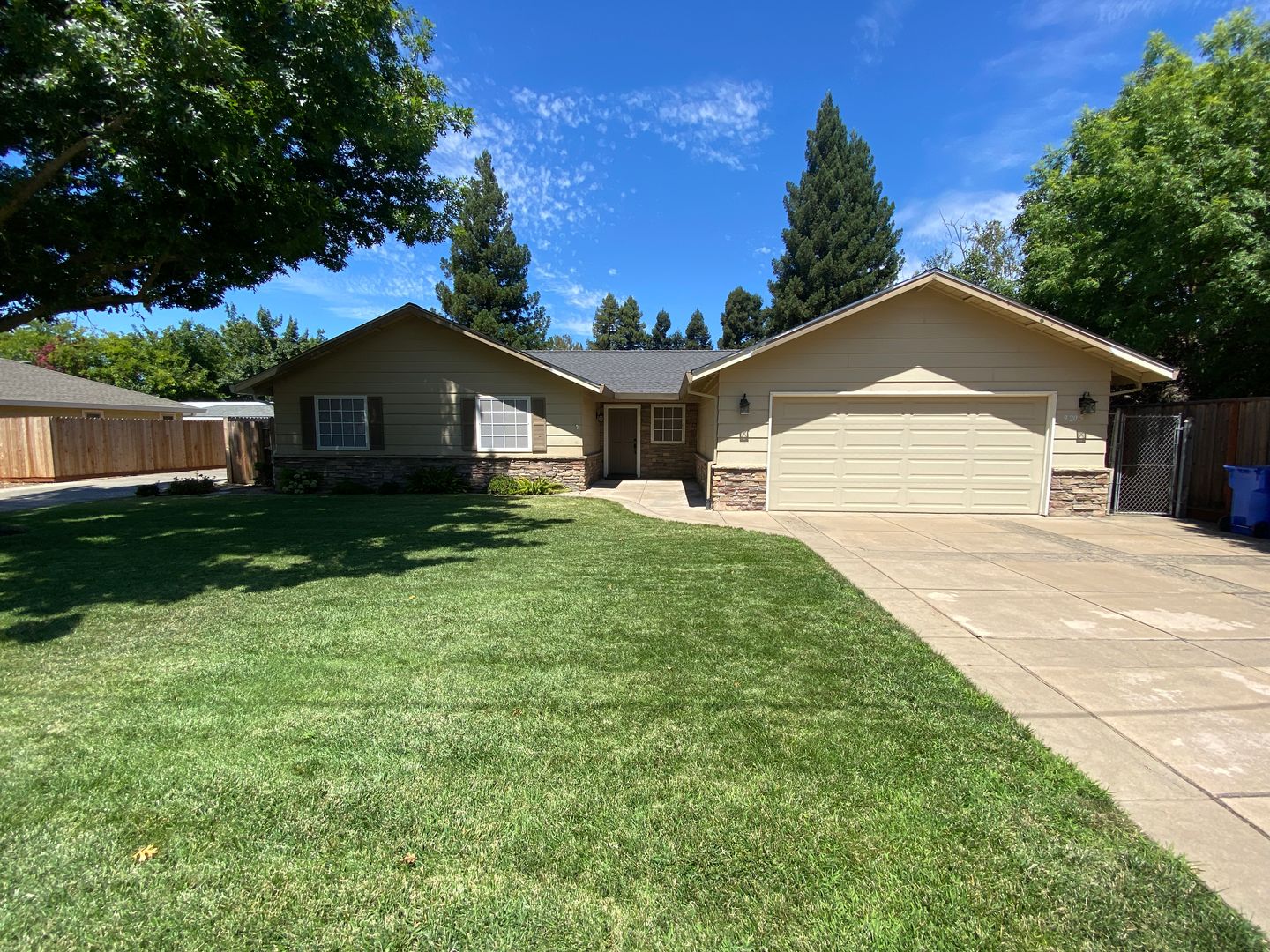 Elk Grove House: 9205 Locust St