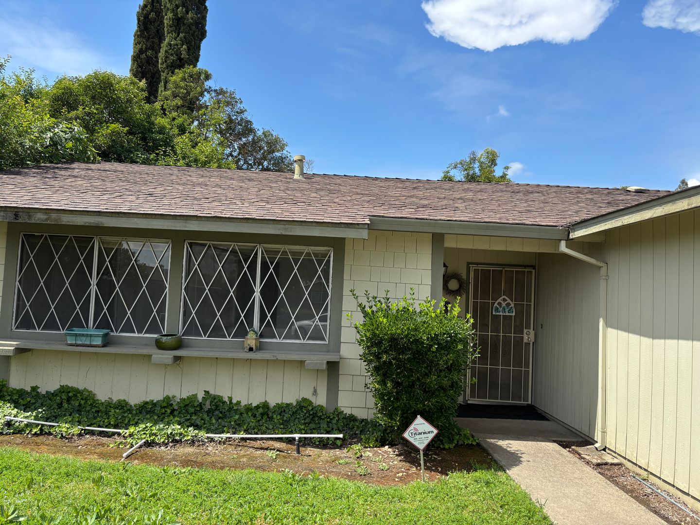 Sacramento House: 7874 Golden Field Way