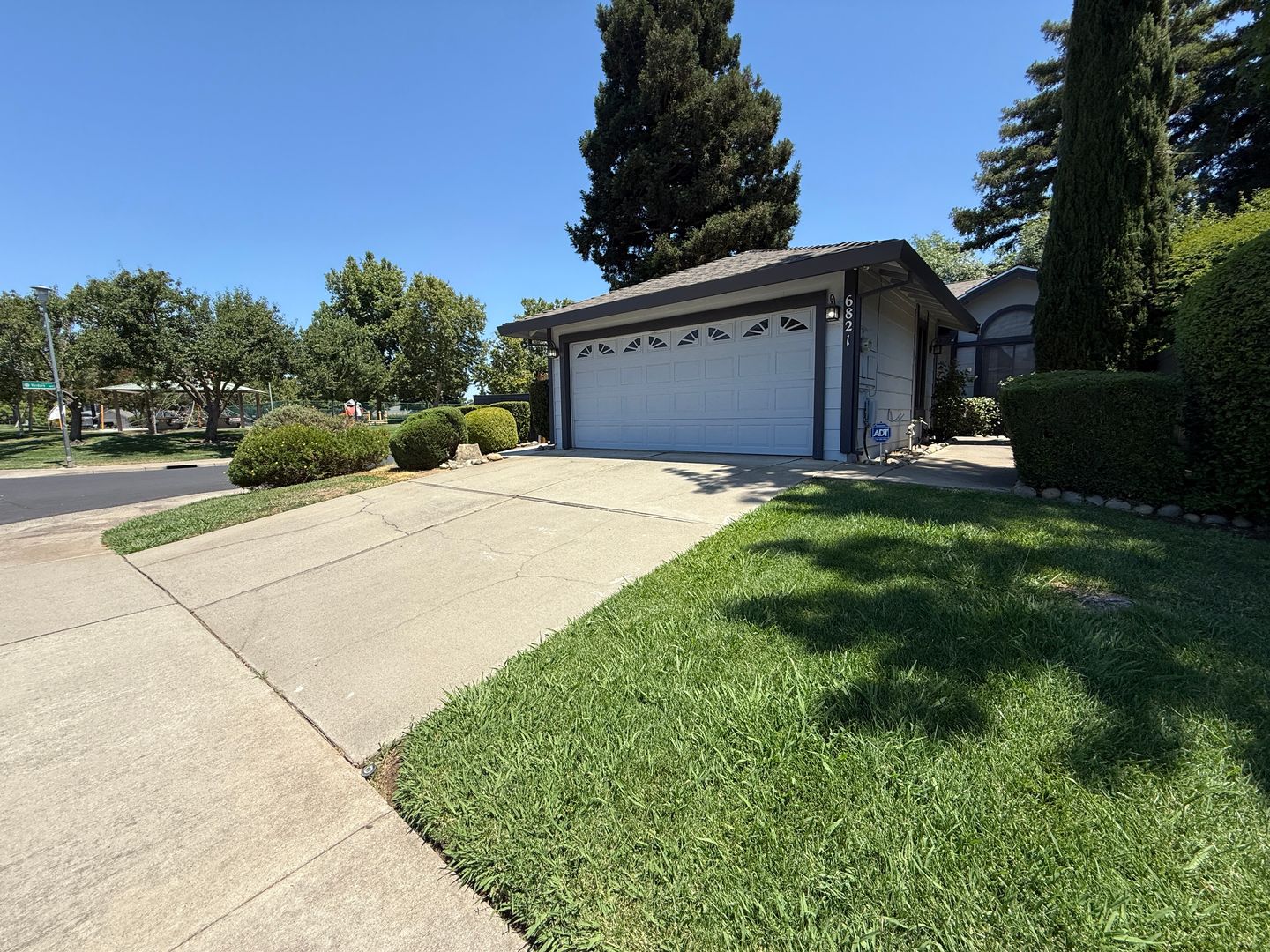 Elk Grove House: 6821 Springmont Dr