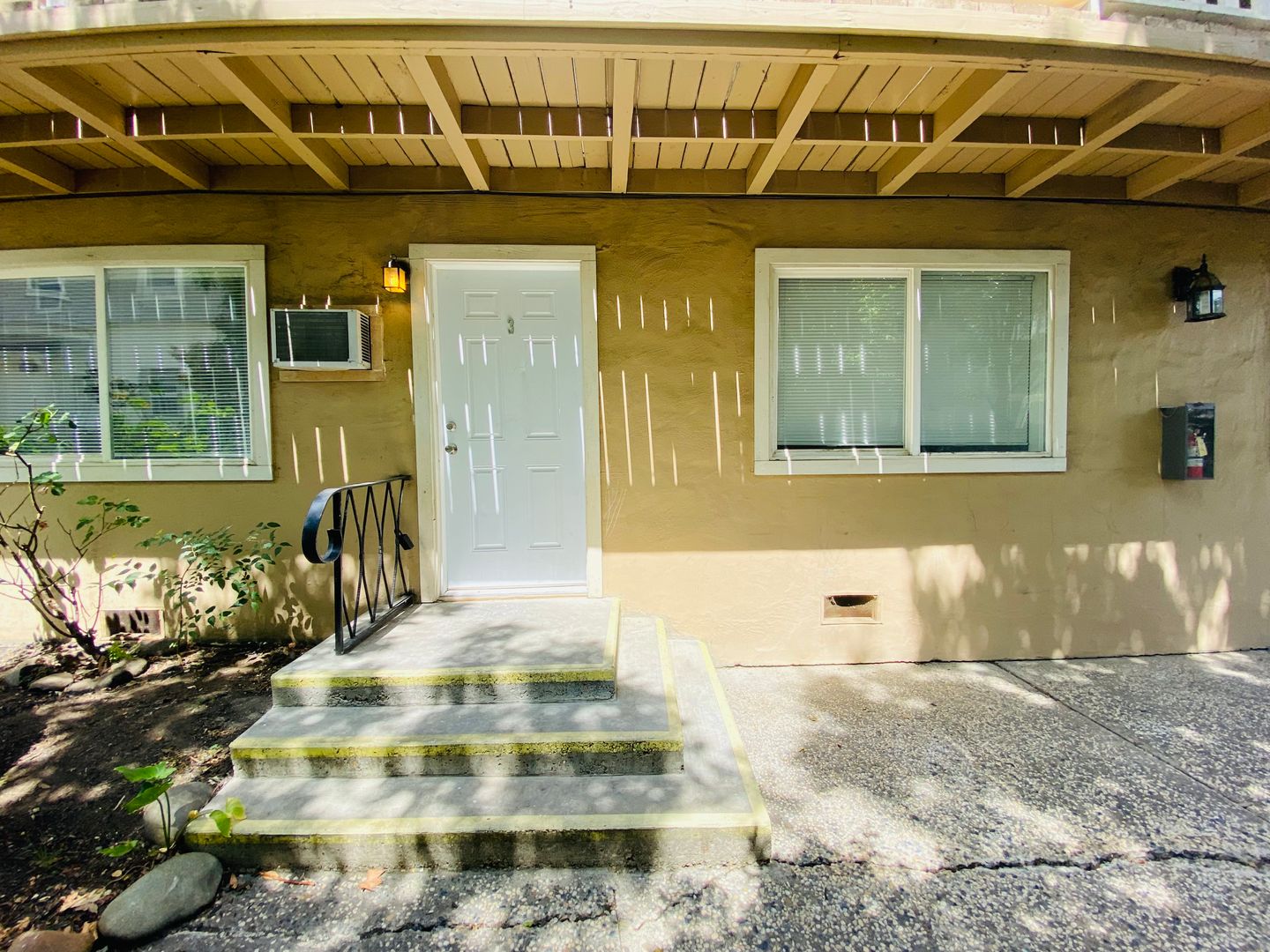 Sacramento Apartment: 3309 1st Ave