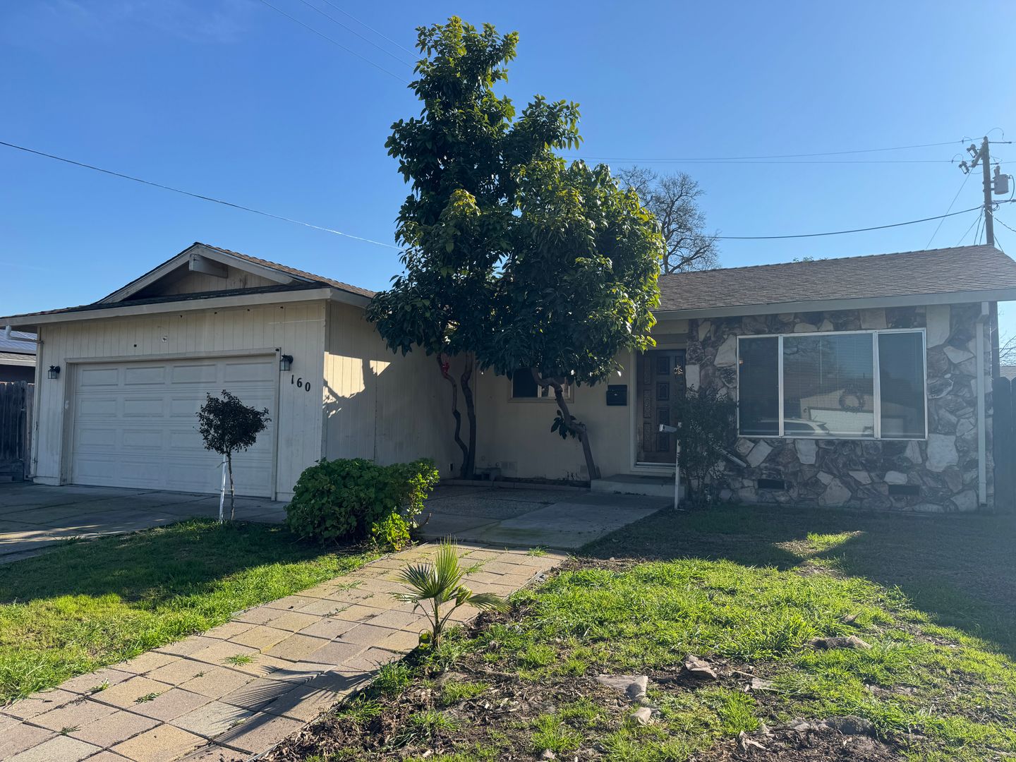 Stockton House: 160 Patricia Ave