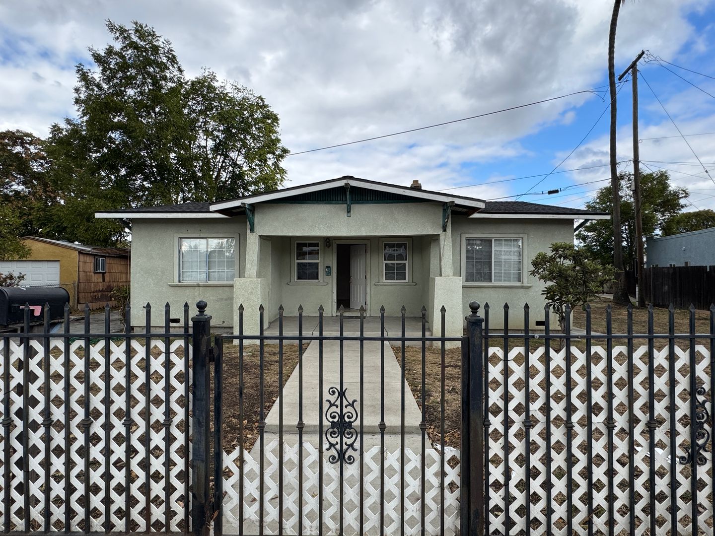 Stockton House: 1215 E Harding Way