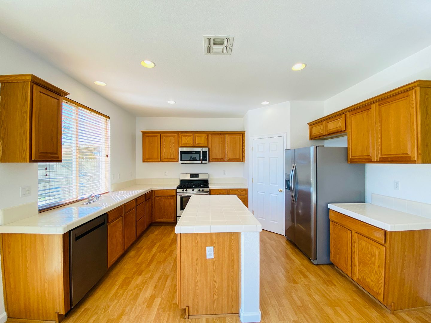 7696 Masters St, Elk Grove, CA 957587245