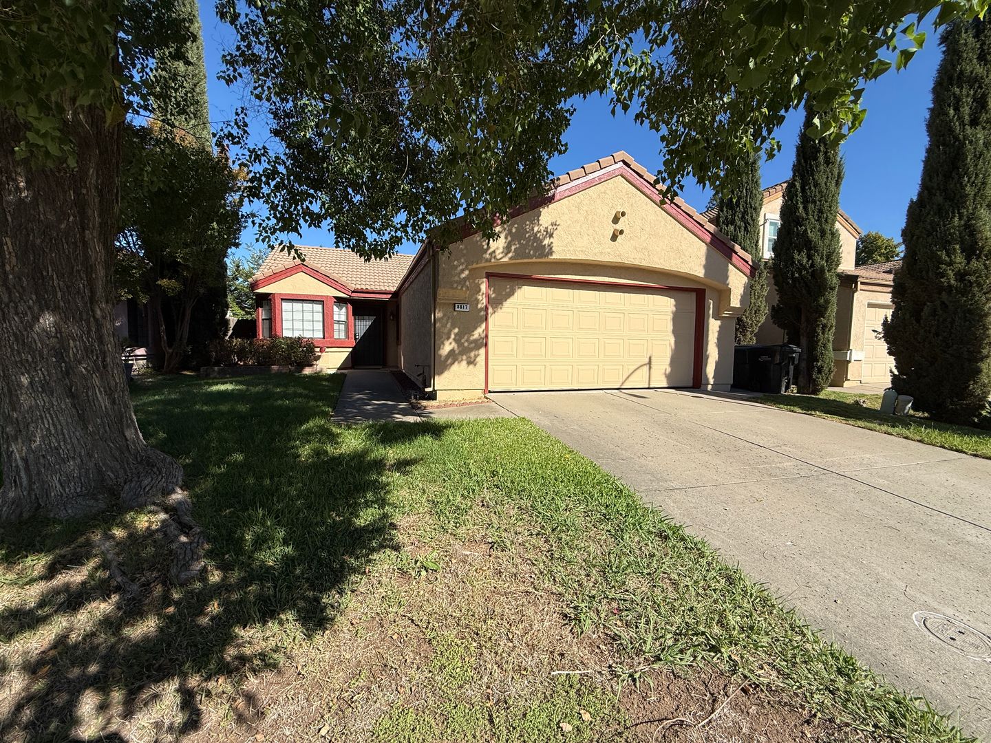 Sacramento House: 8817 La Margarita Way