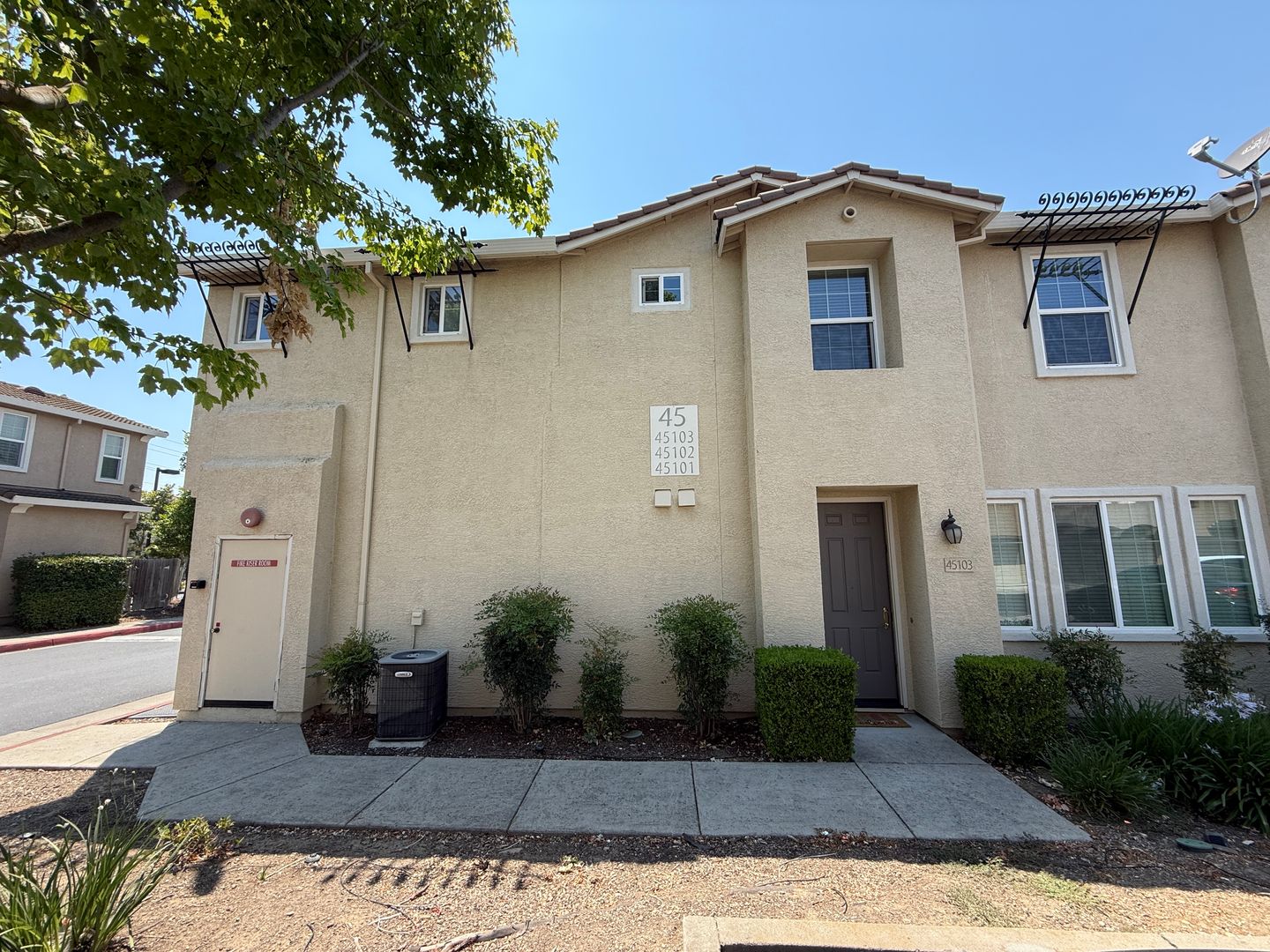 Elk Grove Condo: 7515 Sheldon Rd