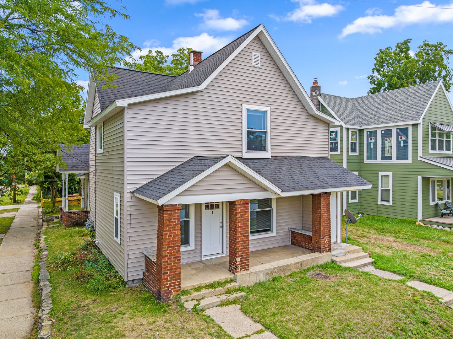 Grand Rapids Apartment: 748 Fairview Ave NE