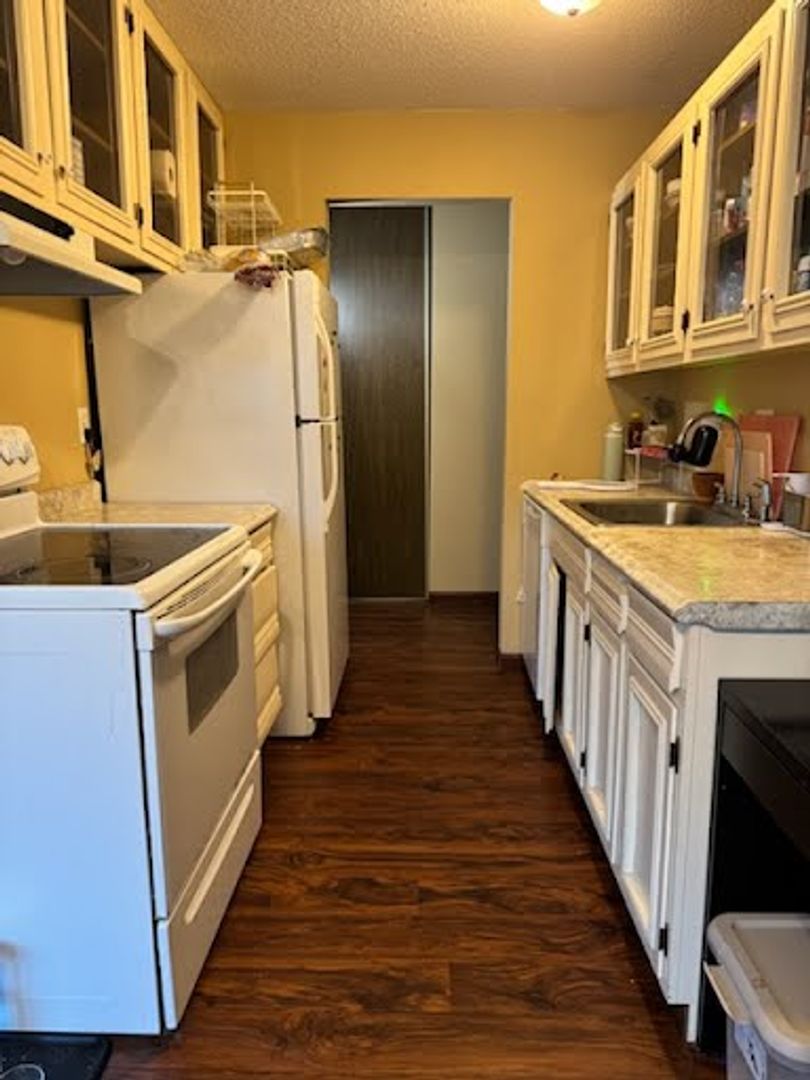 Hopkins Condo: 930 Westbrooke Way Unit 2