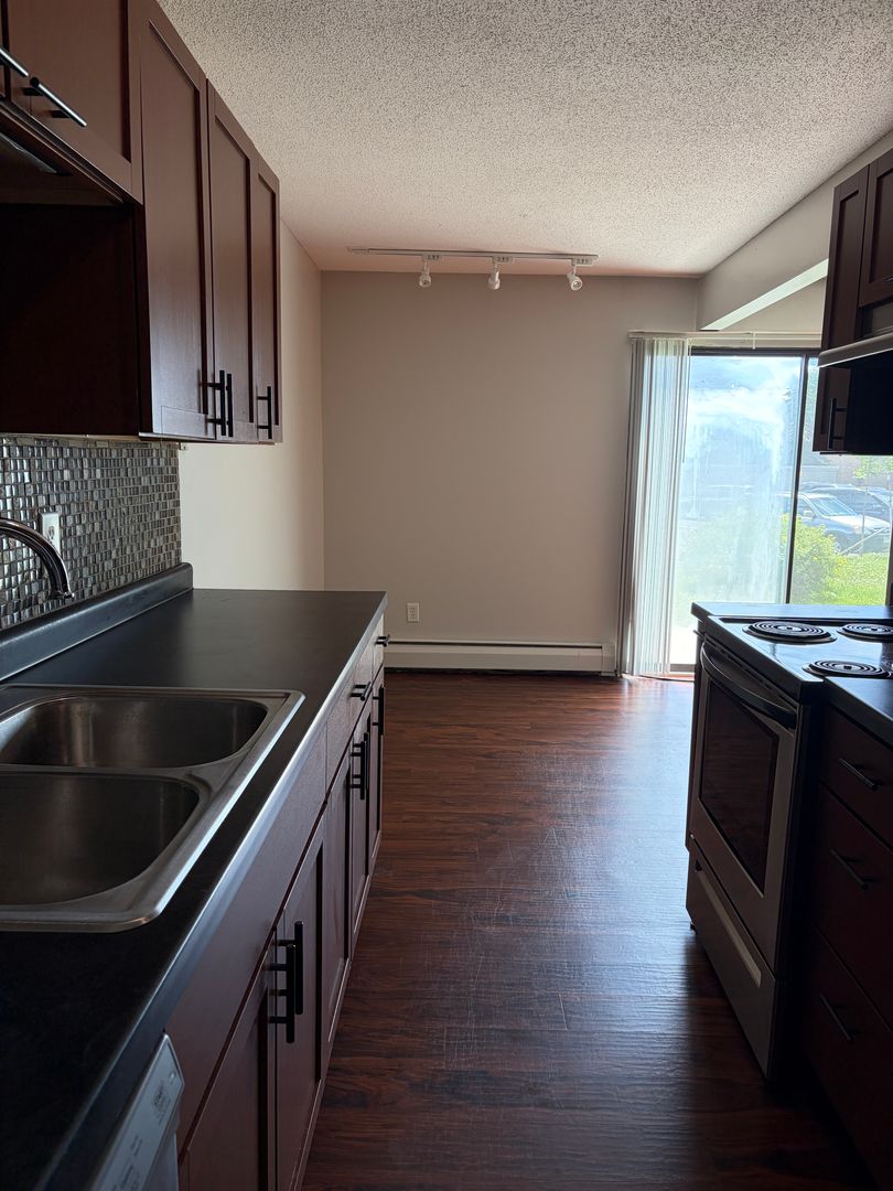 Hopkins Condo: 829 Old Settlers Trail Unit 4