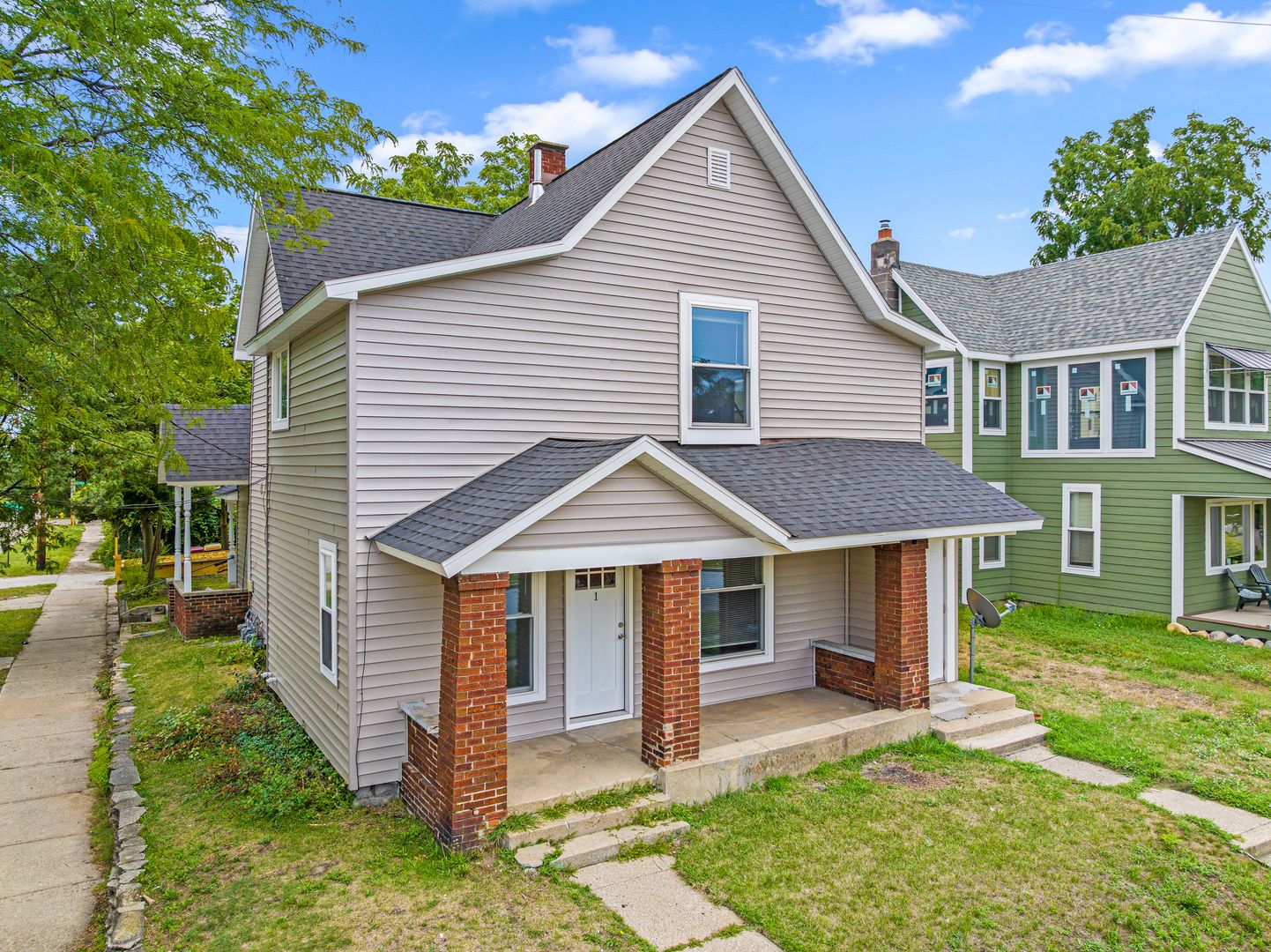 Grand Rapids Apartment: 748 Fairview Ave NE
