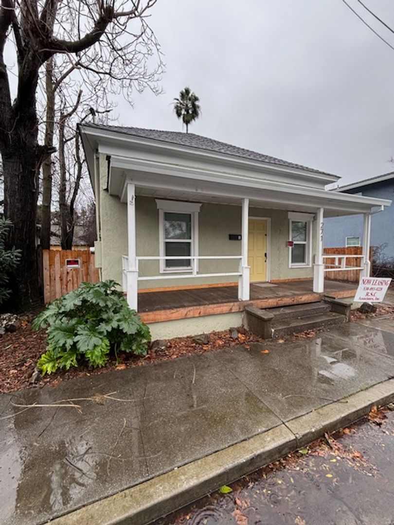 Chico House: 271 East 8th St