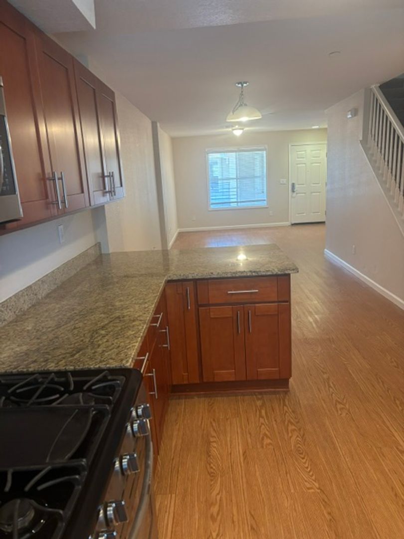 Sacramento Condo: 5497 Carlson Dr