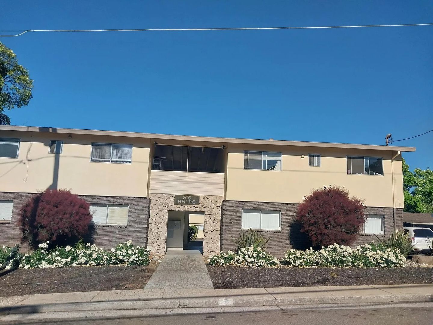 Auburn Apartment: 203-205-207 E. Electric Street
